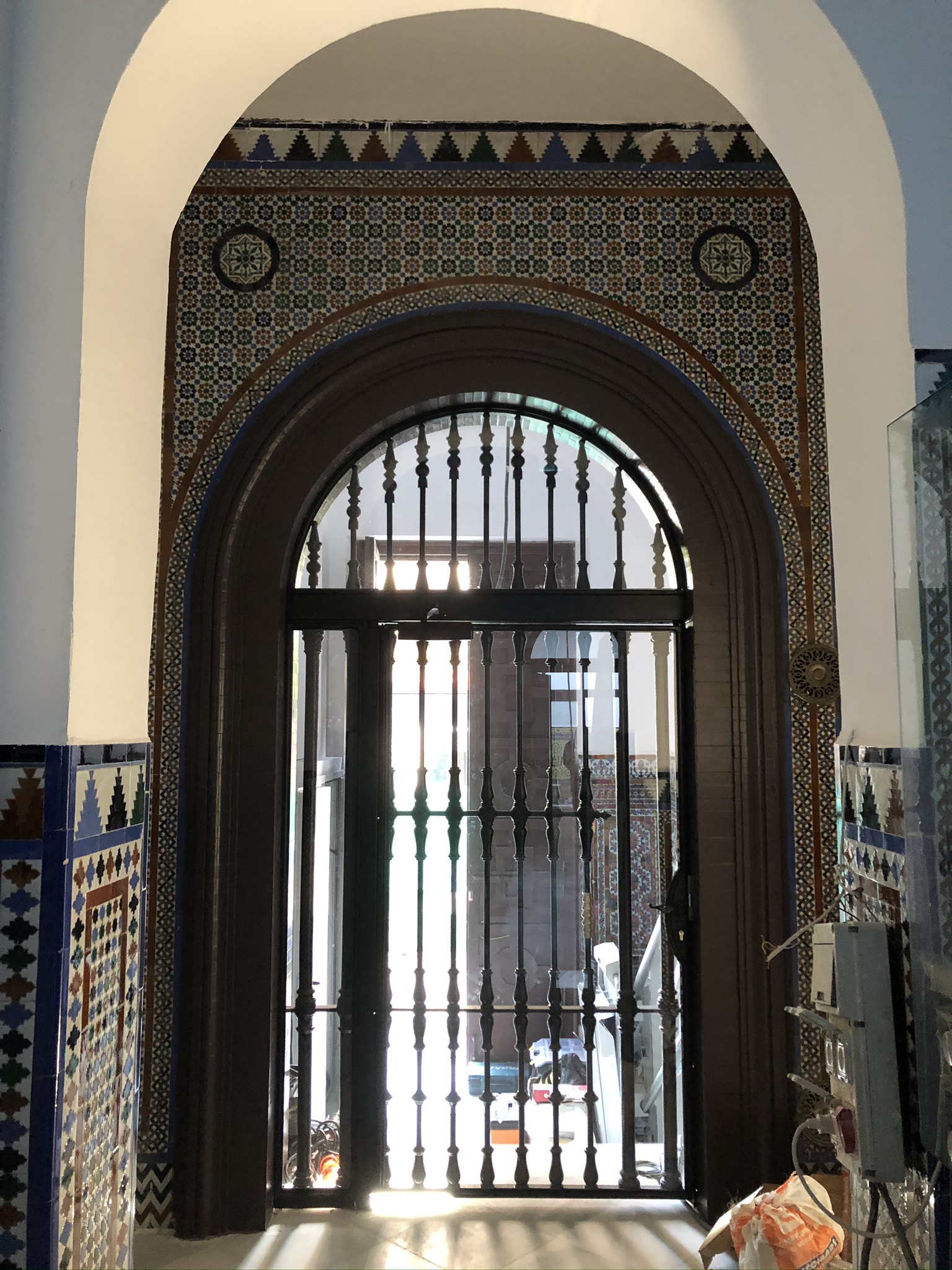 Puerta de forja para hotel